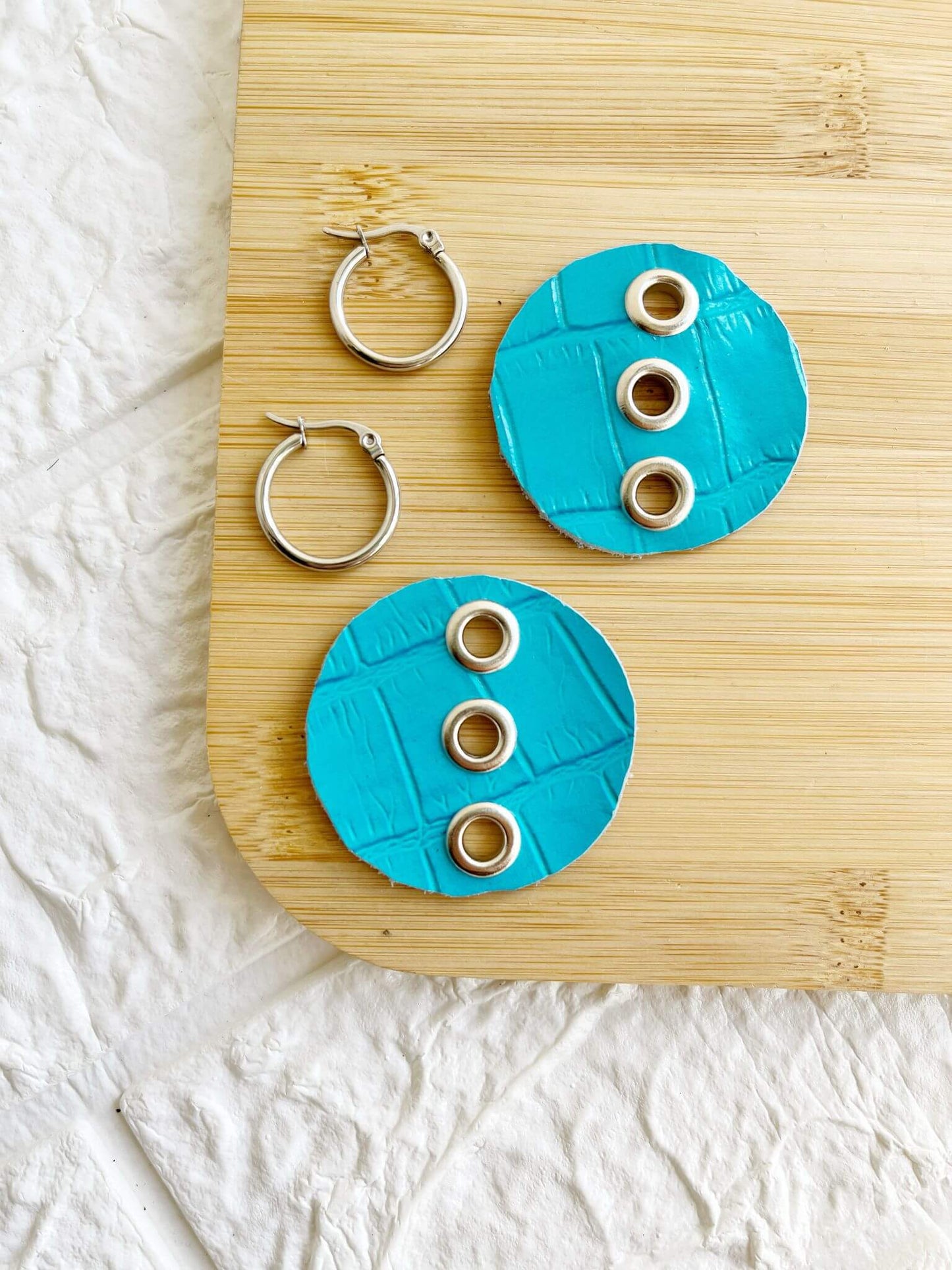 Dije de Caravana 100% Cuero con Tachas