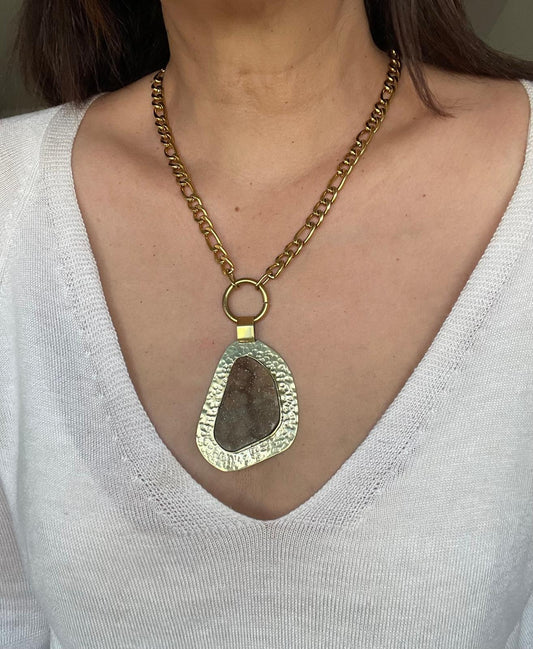 Collar de Acero Quirúrgico y Piedra Natural Cuarzo