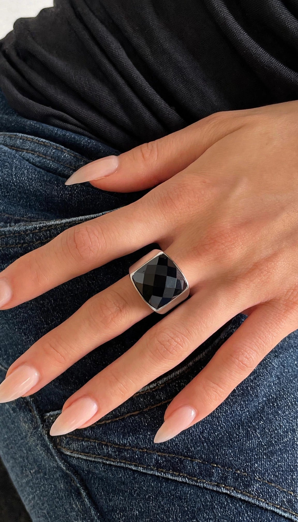 Anillo de Acero Quirúrgico y Cristal Facetado
