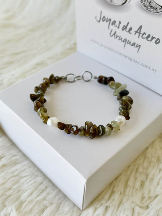 Pulsera de Acero, Piedra Natural Granate Verde y Perla de Río