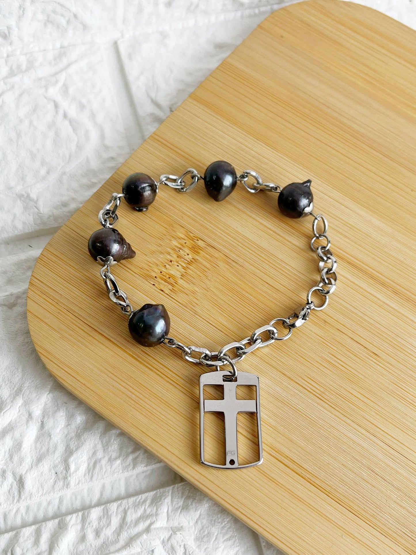 Pulsera de Acero Quirúrgico y Perlas de Río