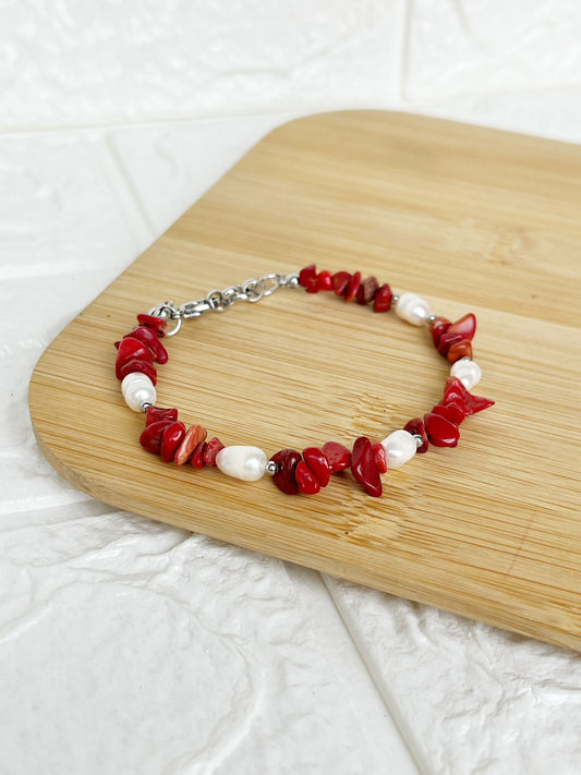 Pulsera de Acero Quirúrgico, Piedra Roja y Perlas de Río