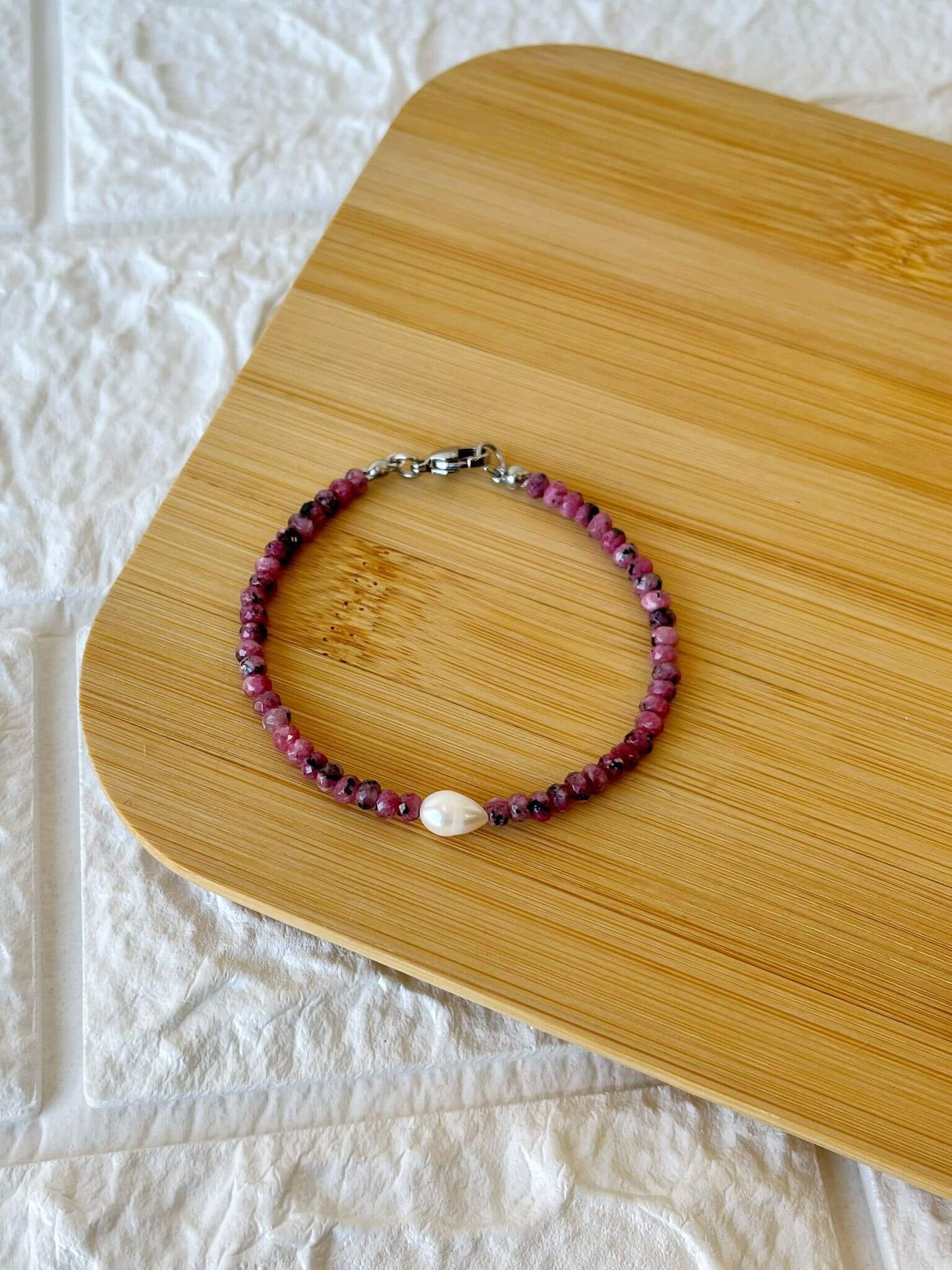 Pulsera de Acero Quirúrgico, Piedra Natural Jade y Perla de Río