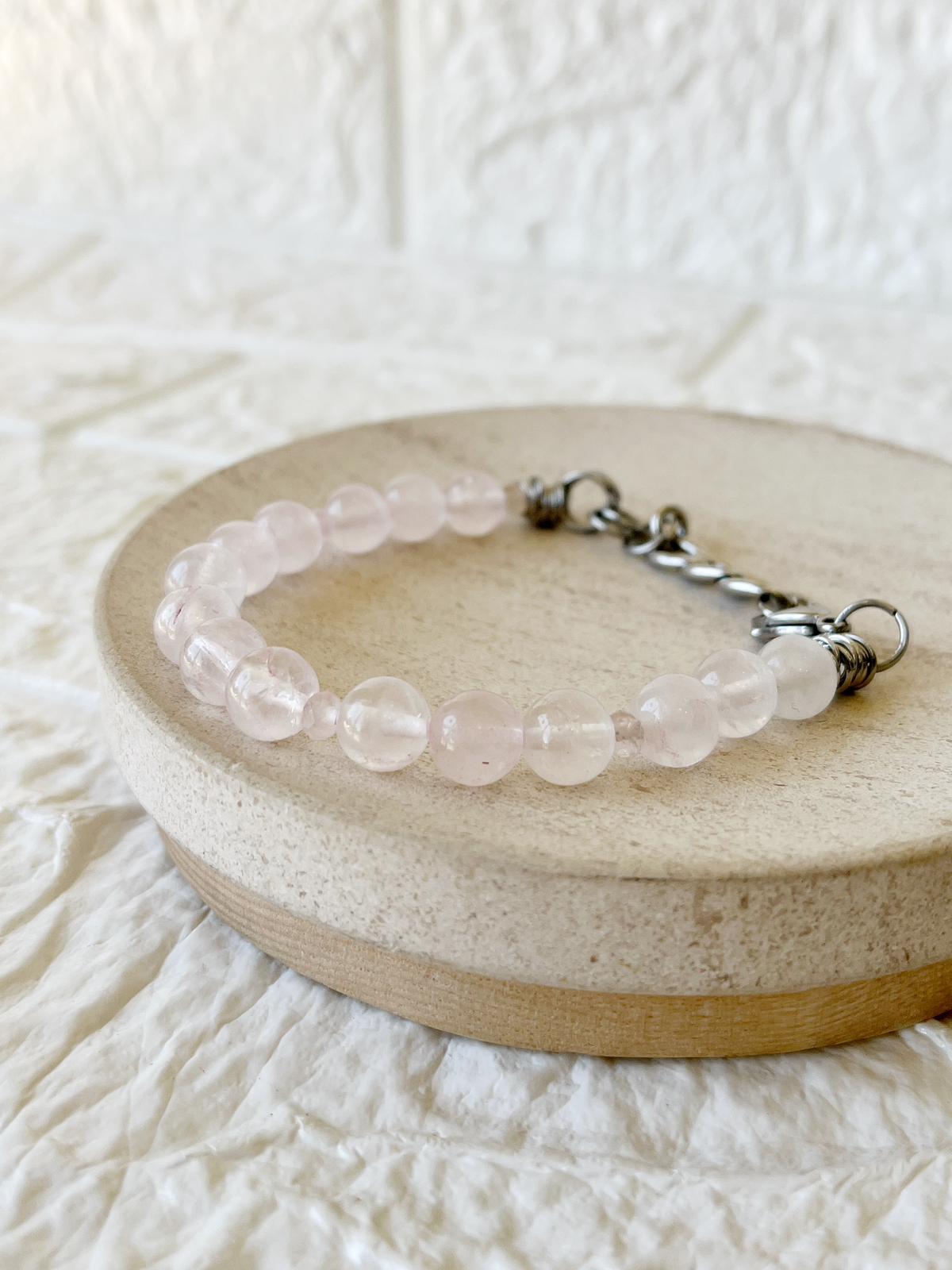 Pulsera de Acero Quirúrgico y Cuarzo Rosa