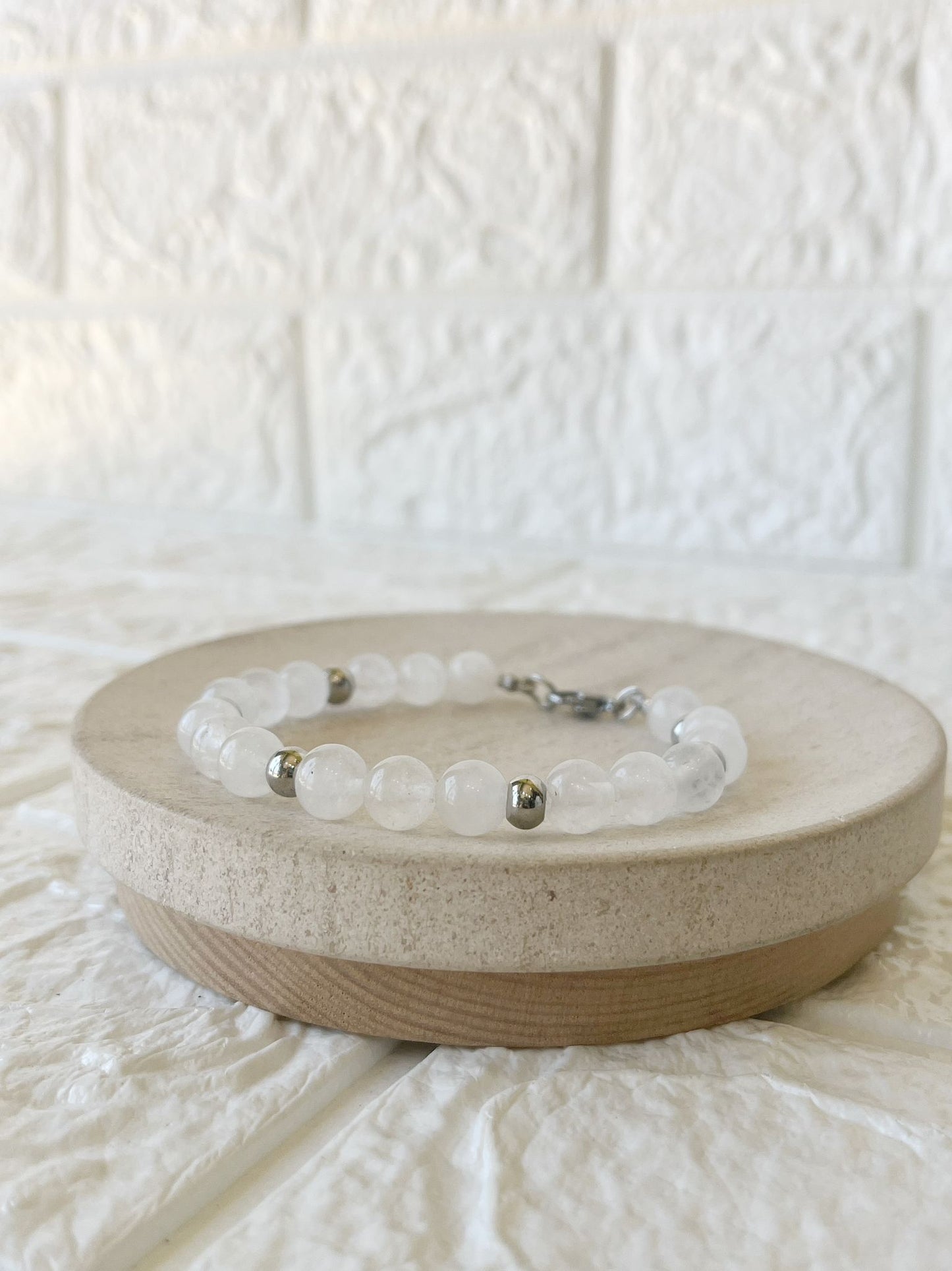 Pulsera de Acero Quirúrgico y Piedra Natural Cuarzo Blanco