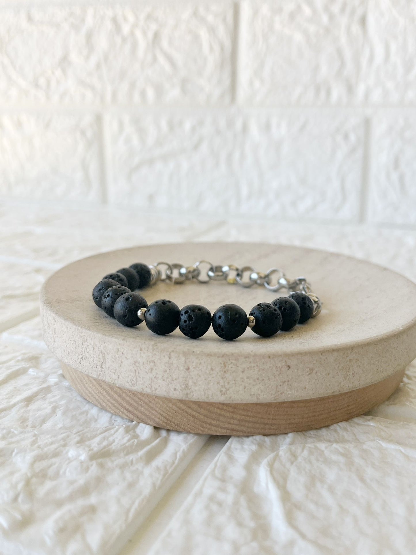 Pulsera de Acero Quirúrgico y Piedra Volcánica