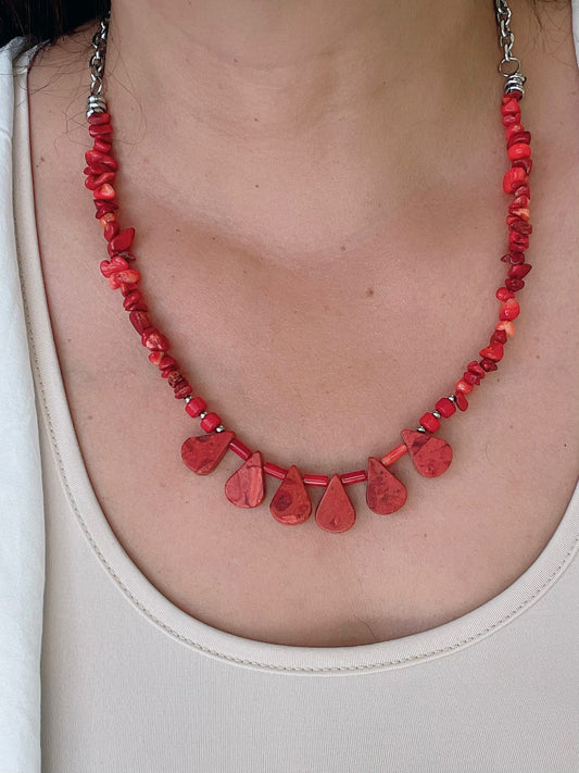 Collar de Acero Quirúrgico y Piedras Naturales Roja
