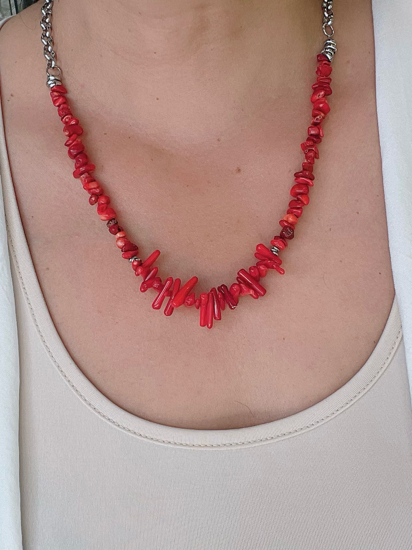 Collar de Acero Quirúrgico y Piedras Naturales Roja